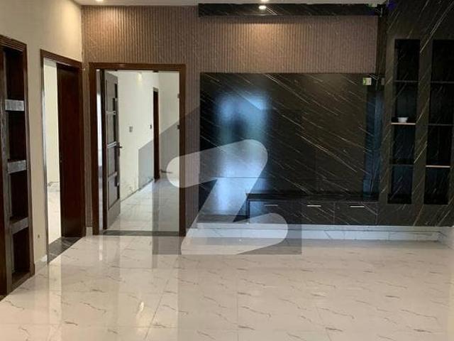 10 Marla Brand New House For Rent