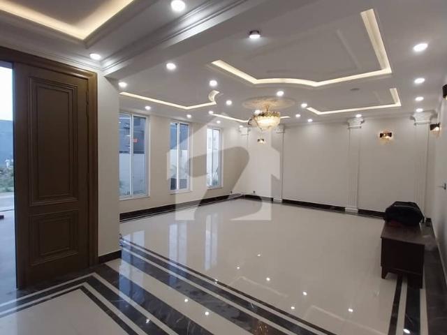 10 Marla Brand New House For Rent In Lake City