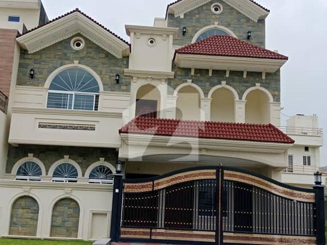 10 Marla Brand New House For Sale