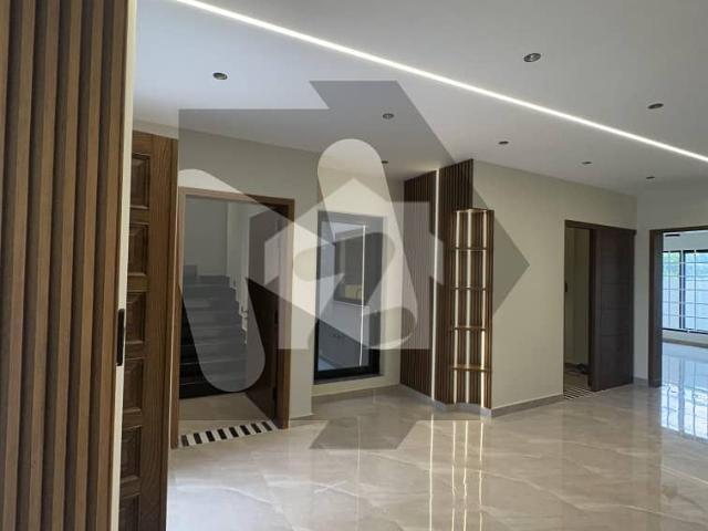 10 Marla Brand New House For Sale