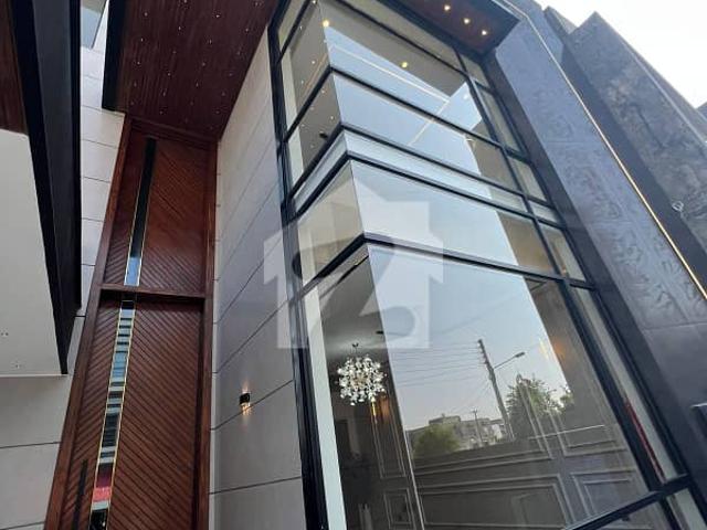 10 Marla Brand New House for Sale