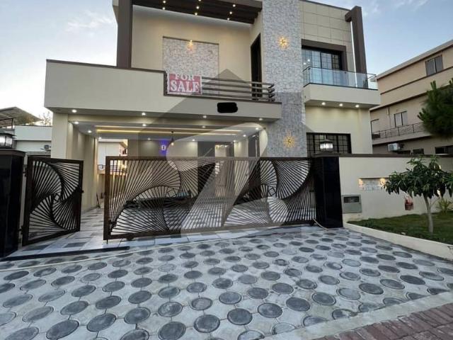 10 Marla Brand New House For Sale