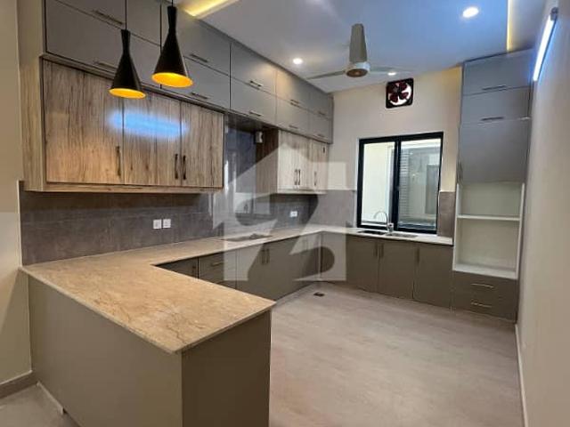 10 marla brand new house for sale