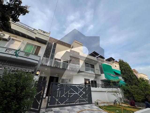 10 Marla Brand New House For Sale