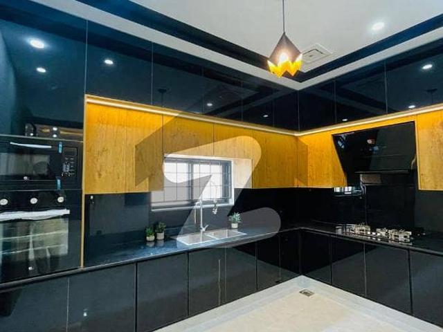 10 Marla Brand New House For Sale