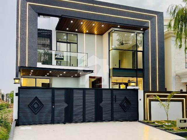 10 Marla Brand New House For Sale