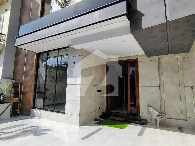 10 Marla Brand New House For Sale