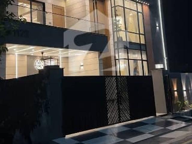 10 Marla Brand New House For Sale Super Prime Location Near To Zoo & Mosque & Near To Commercial Market