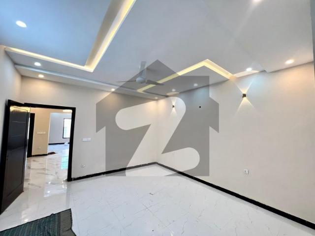 10 Marla Brand New House For Sale University Town