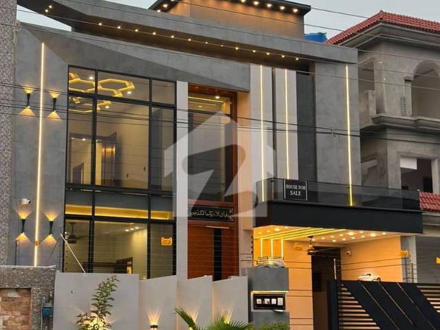 10 Marla brand new house in Central Park A block