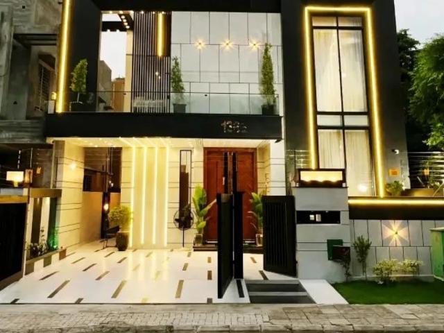 10 marla brand new house on elegant location and with solid construction available for sale in bahria town lhr lahore bahria town id 99242