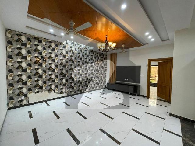 10 Marla Brand New House with 10kv Solar at Great Price! Bahria Town Phase 8