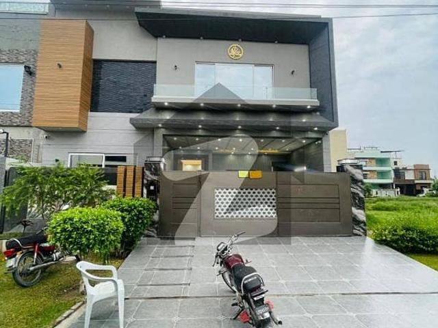 10 Marla Brand New Home For Sale