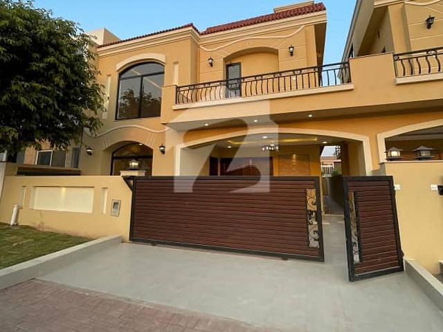 10 Marla Brand New Owner Built House Available For Sale Just 1 Mint Drive From The Main Gate