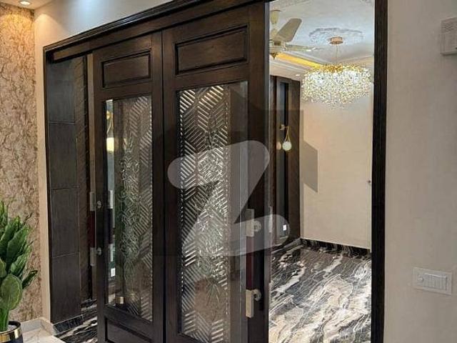 10 marla brand new luxuary full house for rent in jasmine block bahria town lahore