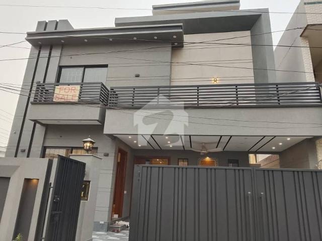 10 Marla Brand New Luxury Modern Style House All Original Picture Attached With Direct Meeting Available For Sale In Wapda Town Lahore