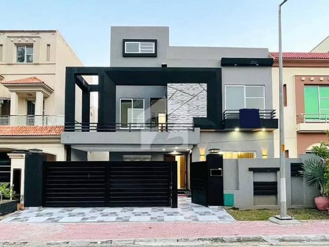 10 Marla Brand New Luxury House Available For Sale In Bahria Town Lahore