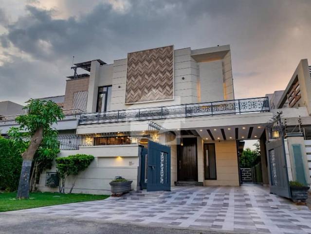 10 Marla Brand New Luxury House Available For Sale In Bahria Town Lahore