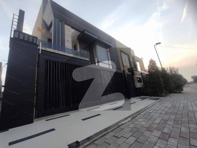 10 Marla Brand New Luxury House Available For Sale In Bahria Town Lahore
