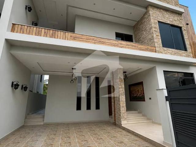 10 Marla Brand New Luxury House for Sale