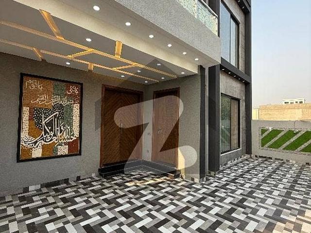 10 Marla Brand New Luxury House for Sale