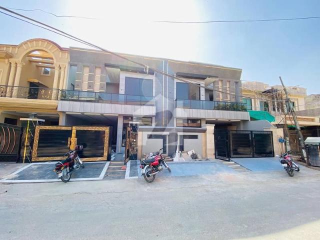 10 Marla Brand New Luxury Ultra Modern Style House Super Hot Location All Original Picture attached With Direct Owner Meeting For Sale in Johar Town