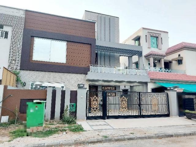 10 Marla Brand New Luxurious Facing Park's House For Sale In Hot Locat Lahore Golf View Residencia ID 79430