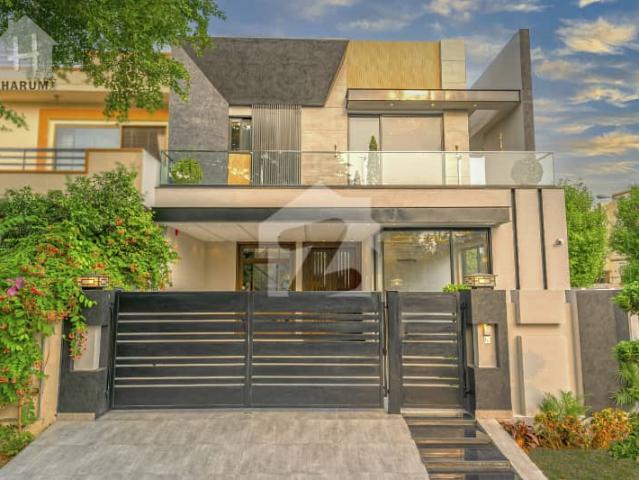 10 Marla Brand New Modern Design Lavish House For Sale In Lake City Meadows