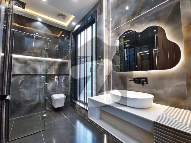 10 marla brand new modran house near to mcdonalds faceing 150ft road dha phase 7