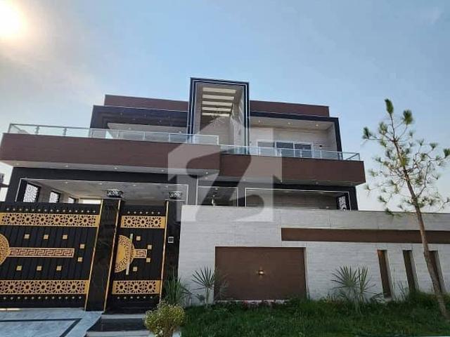 10 Marla Brand New Super Luxury House Available For Sale In Bahria Town Lahore