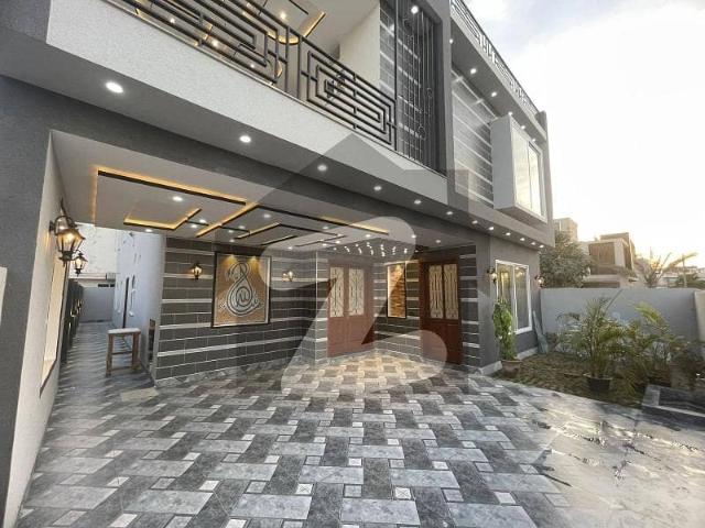 10 Marla Brand New Worthy Location House