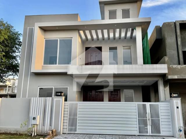 10 marla | brandnew | ideal location