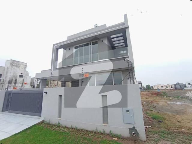10 marla bungalow is available in the best block of dha phase 4 lahore | 4 bedrooms
