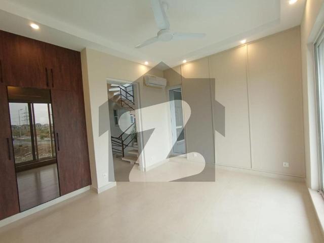 10 marla bungalow is available in the best block of dha phase 4 lahore | 4 bedrooms dha phase 4 block ee