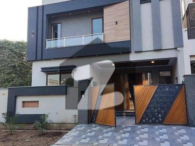 10 Marla Corner Brand New House Available For Rent