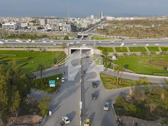 10 Marla Corner Developed Possession Able Plot For Sale In Block Q Gulberg Residencia