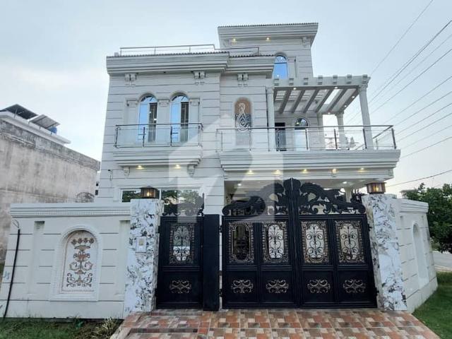10 Marla Corner + Facing Park House Available for Sale in Jasmine Block