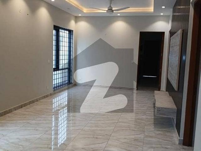 10 Marla Corner Facing Park House For Sale Near All Facilities