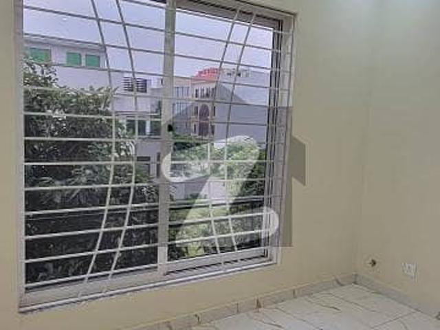 10 Marla Corner Full House For Rent