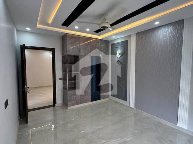 10 Marla Corner House Available For Sale in G Block, Central Park, Lahore