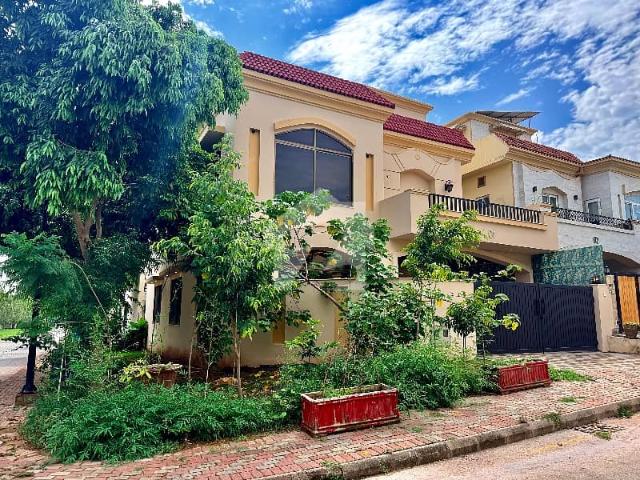 10 Marla Corner House for Sale Bahria Enclave Sector C1