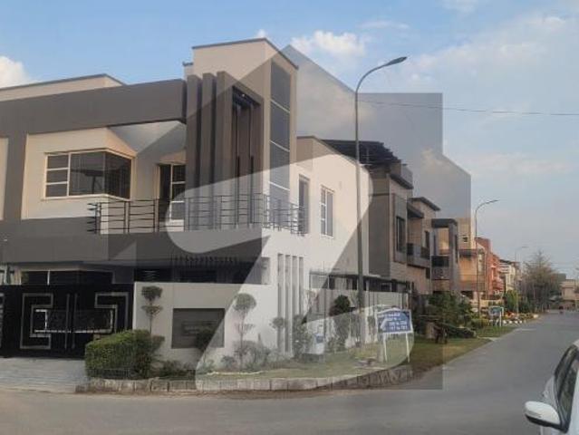 10 Marla Corner Park Facing Owner Built House for Sale, Paragon City Lahore Paragon City