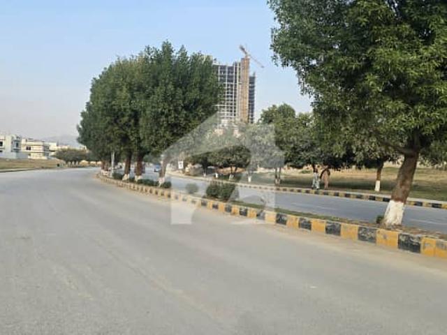 10 Marla Corner Park Facing Plot for Sale in D Block, B 17 Islamabad