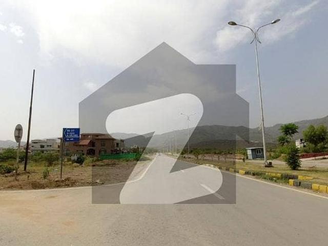 10 Marla Corner Plot For Sale