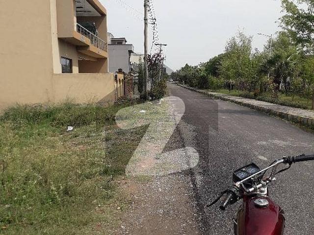 10 Marla Corner Plot For Sale