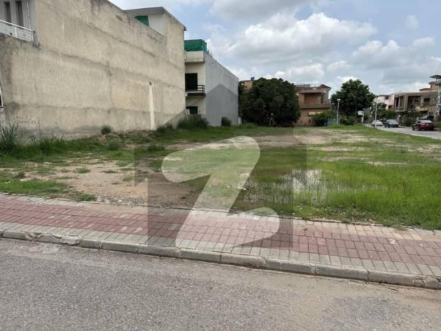 10 marla corner with 8 marla extra land paid prime location