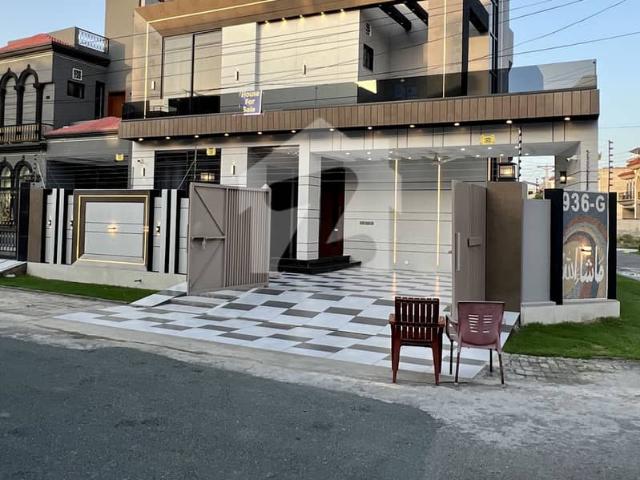 10 Marla Corner Ultra Modern House For Sale In Central Park Housing Society Lahore