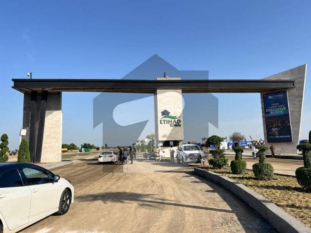 10 Marla Customized House For Instalment In Etihad Town Sialkot
