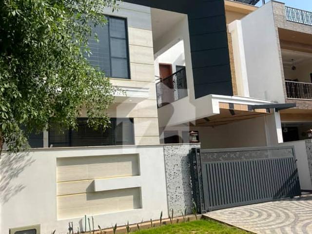 10 Marla Desginer House For Sale in F Block of Gulberg Residencia