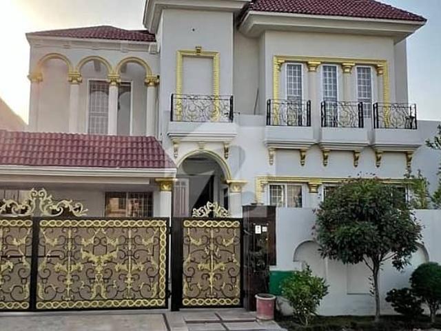 10 Marla Desginer House For Sale in J Block of Gulberg Residencia